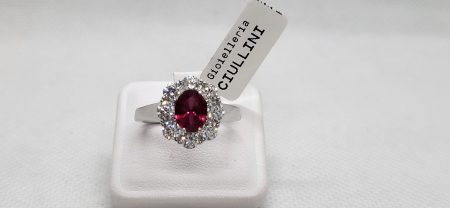 Anello in argento 925  modello Kate con zircone rosso rubino