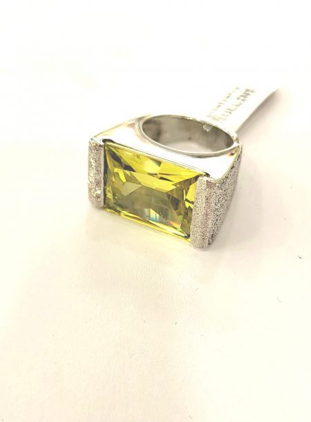 Anello in argento 925 con peridoto verde