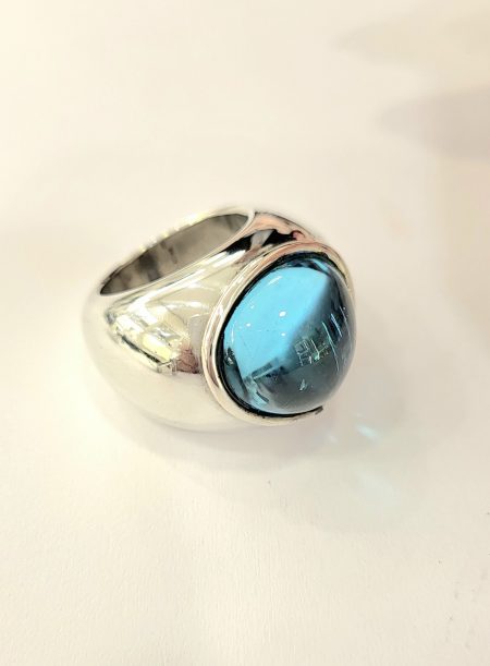 Anello in argento 925 con topazio blu realizzato a mano.